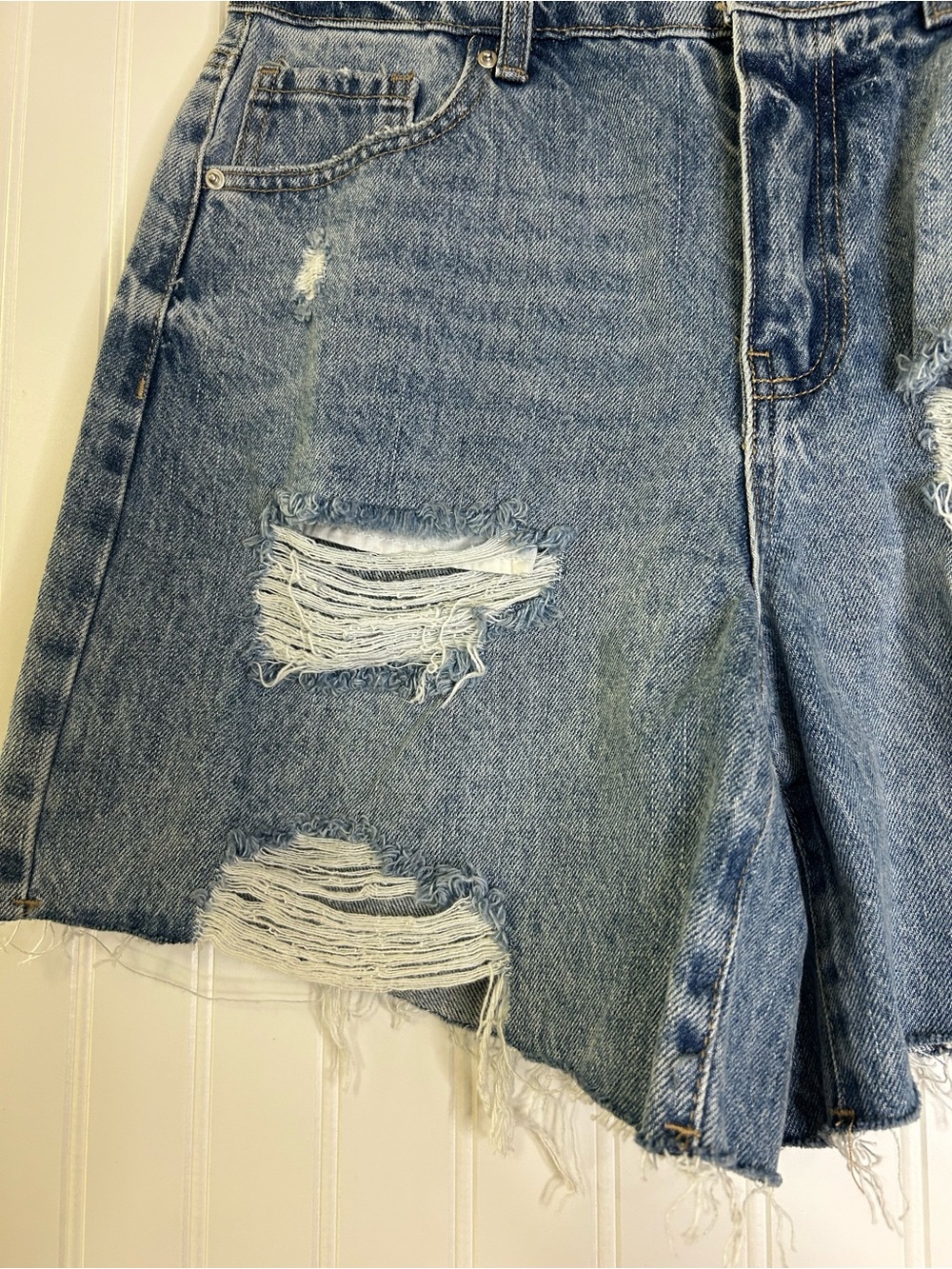Seven7 High-Rise 90s Short Distressed Denim Shorts Size 28 - Picture 4 of 9